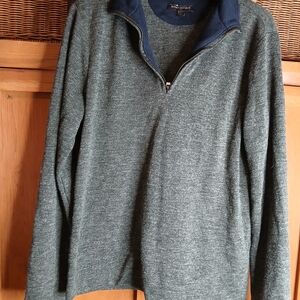 Banana Republic⁶ Men’s Green Quarter-Zip Sweater.